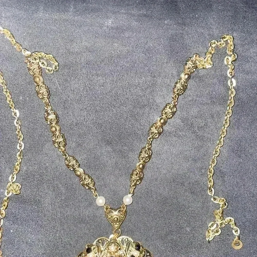 Western Germany vintage floral porphory glass cameo pendant